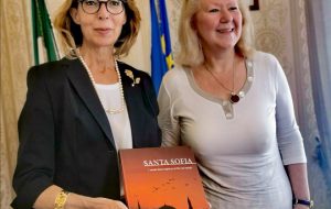 Il Prefetto La Iacona incontra l’Ambasciatore di Grecia in Italia S.E. Eleni Suorani