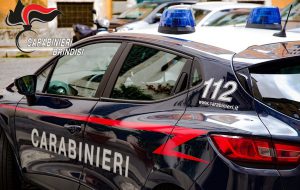 Sorpresi in casa con 10 grammi di cocaina, 5 grammi di marijuana e 1,5 grammi di eroina pronti al confezionamento, arrestati due giovani