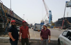 Protesta nella Zona Industriale di Brindisi: lavoratori in lotta sul nastro trasportatore