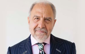 Stasera ad “Un’emozione chiamata libro” Antonio Caprarica e il suo Re Carlo III