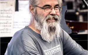 Piano Lab ad Ostuni: domenica 9 Mark Baldwin Harris nel Bosco Lamacoppa Piccola