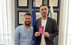 Consegnato il Passaporto Pugliese ad Alessandro Delli Noci, Assessore allo Sviluppo Economico della Regione Puglia