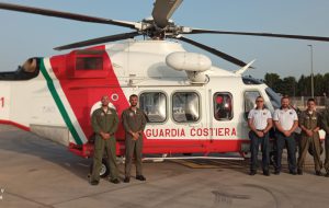 Elicottero della Guardia Costiera in volo sul litorale di Brindisi per attività di telerilevamento a tutela dell’ambiente marino