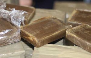 Beccato con 300 grammi di hashish: arrestato 62enne