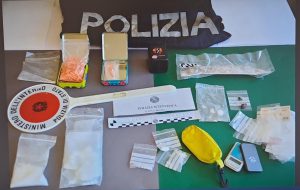 Controlli antidroga della Polizia: sequestrati ecstasy, cocaina e hashish