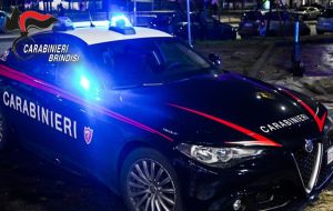 Beccati dai Carabinieri dopo aver tentato di rubare un’automobile