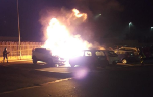 Incendio in Via Di Vittorio: distrutte tre auto, danneggiate altre tre