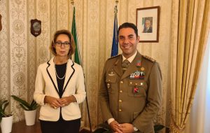 Prefetto Michela La Iacona. incontra il Col. Arcangelo Moro, Comandante dell’Esercito Puglia