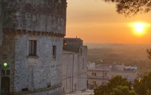 Ponte di Ognissanti all’insegna della cultura: aperture speciali per il Castello di Carovigno e la Palazzina del Belvedere