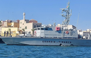 Sloop di lusso sequestrato a Brindisi: era privo di bandiera e non era in regola con le normative fiscali