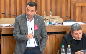 Rifiuti, Greco: “il Sindaco chiarisca perchè sono stati assegnati altri due milioni di euro ad AVR”