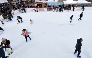 In Piazza Cairoli arriva la pista di pattinaggio sul ghiaccio