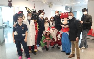 Ospedale Perrino, doni per i piccoli pazienti della Pediatria con le mascotte di Walt Disney