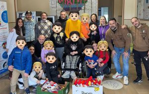 Calze della Befana ai bambini ospiti de “La Nostra Famiglia” e della Pediatria del Perrino
