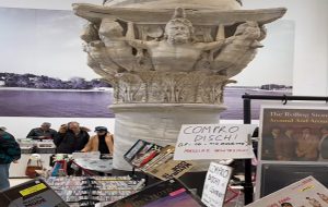 Fiera del Disco nella prestigiosissima sala della Colonna: scoppiano le polemiche