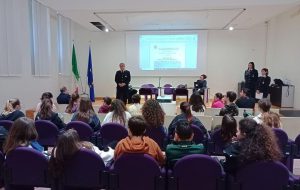Sicurezza Stradale: la Polizia Locale di Brindisi incontra gli studenti