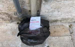 Ordinanza di divieto di utilizzo di sacchi neri e modalità di esecuzione della raccolta dei rifiuti