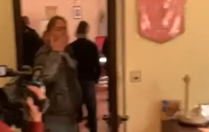 Bacio di Oggiano, Luperti e Greco: “Dimissioni immediate. Intervenga il Sindaco per ristabilire il rispetto per le vittime di violenza”