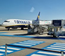 Carburante razionato negli aeroporti: anche Brindisi paga il prezzo della crisi nello Stretto di Hormuz