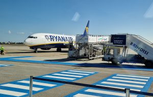 Principio di incendio sul volo Brindisi-Torino: aeroporto chiuso