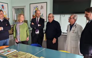 L’Associazione MusicArte dona diversi libri alla biblioteca del reparto Pediatria dell’ospedale Perrino