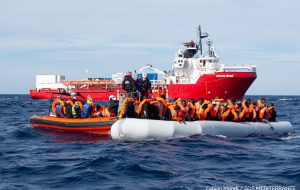Ocean Viking sotto sequestro amministrativo a Brindisi: presunte violazioni al decreto Piantedosi