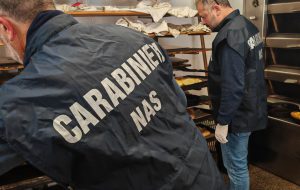 Ispezioni dei Nas: nel brindisino chiusi due panifici e sequestrati oltre 1.200 litri di olio non tracciato.