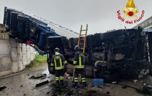 Autocisterna caduta da cavalcavia: le deviazioni del traffico