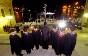 Torna la Via Crucis nelle acque del Porto di Brindisi