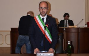 Fasano abbraccia Papa Francesco per il G7 di giugno