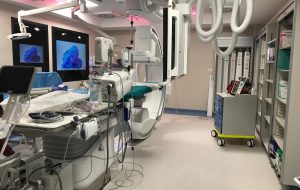 Cardiologia Brindisi, Amati: “Operativa la nuova sala per emodinamica. E dopo le battaglie le cose succedono. Buon lavoro ai medici e grazie a tecnici e maestranze”