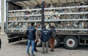 Traffico illecito transfrontaliero di rifiuti: fermi e sequestri al porto di Brindisi