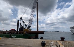 Porto di Brindisi: iniziata l’infissione dei pali per la realizzazione delle briccole