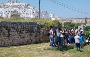 Esperienze di Comunità: Coltivare e vivere gli orti periurbani di Ostuni