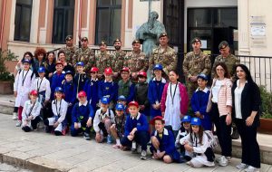 Gli studenti della 3ᵃA e 3ᵃB del plesso San Lorenzo a scuola di orienteering per le vie del centro storico di Brindisi