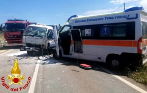 Scontro tra ambulanza e camion sulla SP 16: cinque feriti, gravi un medico e un’infermiera