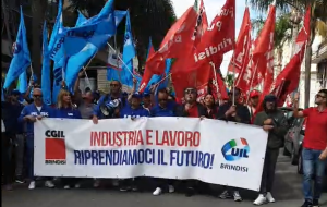 Cgil e Uil manifestano: “Industria e lavoro. Riprendiamoci il futuro”
