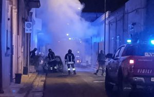 Incendio doloso a Cellino San Marco: auto distrutta dalle fiamme