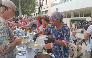 ControG7 a Brindisi: in Piazza Vittoria centinaia di persone alla Cena dei Poveri