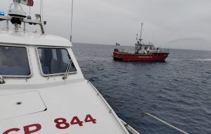 Un Boeing 737 con 120 persone a bordo cade nel porto di Brindisi: tutti salvi grazie alla Guardia Costiera, esercitazione riuscita