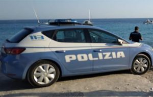Far west a Lido Risorgimento: spari tra i bagnanti, due feriti