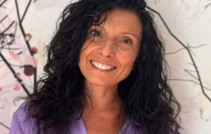 Caterina Fiume con il suo romanzo d’esordio “Come Equilibristi” a “Un’emozione chiamata libro”