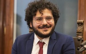 Patrick Zaki apre “Un’emozione chiamata libro 1995 -2025 Trent’anni di Emozioni”