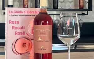 Rosa, Rosati Rosé, la Guida al Bere Rosa premia “Tuffetto” tra le eccellenze dei vini rosati italiani anche per il 2025