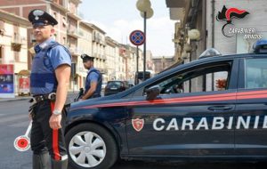 Aggrediscono e picchiano un loro coetaneo: arrestati tre minori