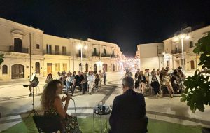 Villa Castelli brilla di cultura: grande successo per “Una Piazza di Libri”