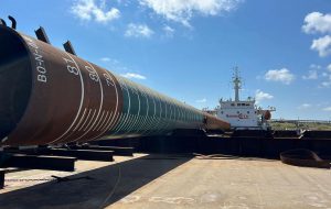 Un carico eccezionale parte dal Porto di Brindisi. Fondamentale la sinergia tra imprese locali