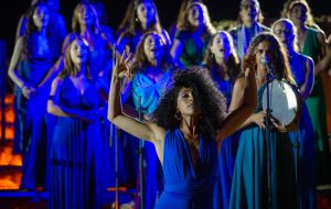 Teatro Madre: concerto all’alba di Ferragosto con Rachele Andrioli & Coro a Coro