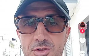 Scandalo assunzioni alla AVR, ex Teorema: Gianluca il ballerino minacciato dopo la videodenuncia su TikTok