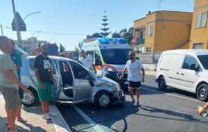 Incidente in via Egnazia a Brindisi: Yaris si capovolge, illesa la conducente